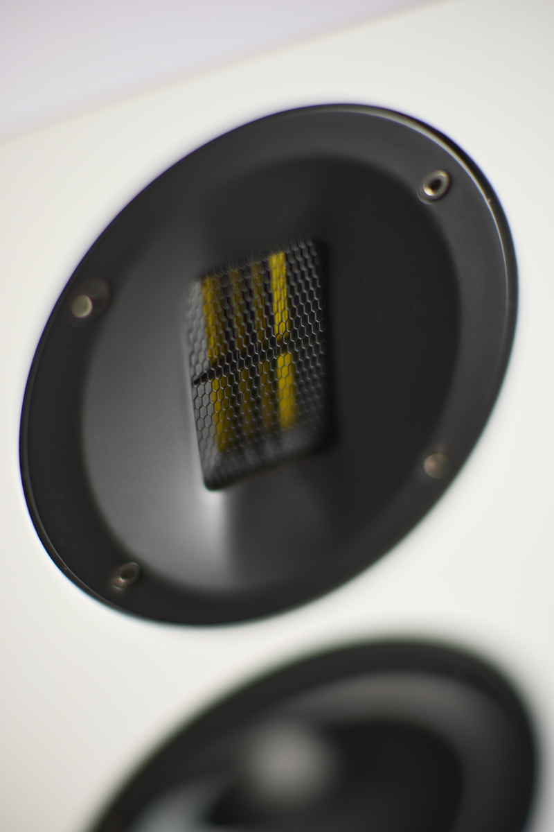 M20.2White-Closeup-01