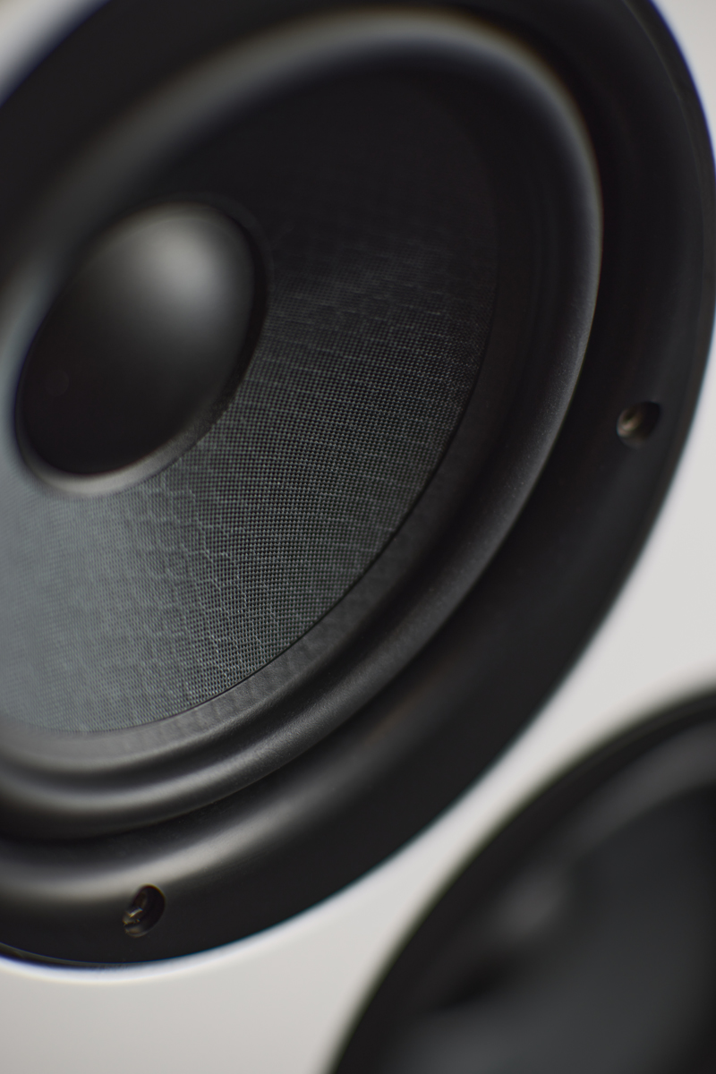 M20.2White-Closeup-02