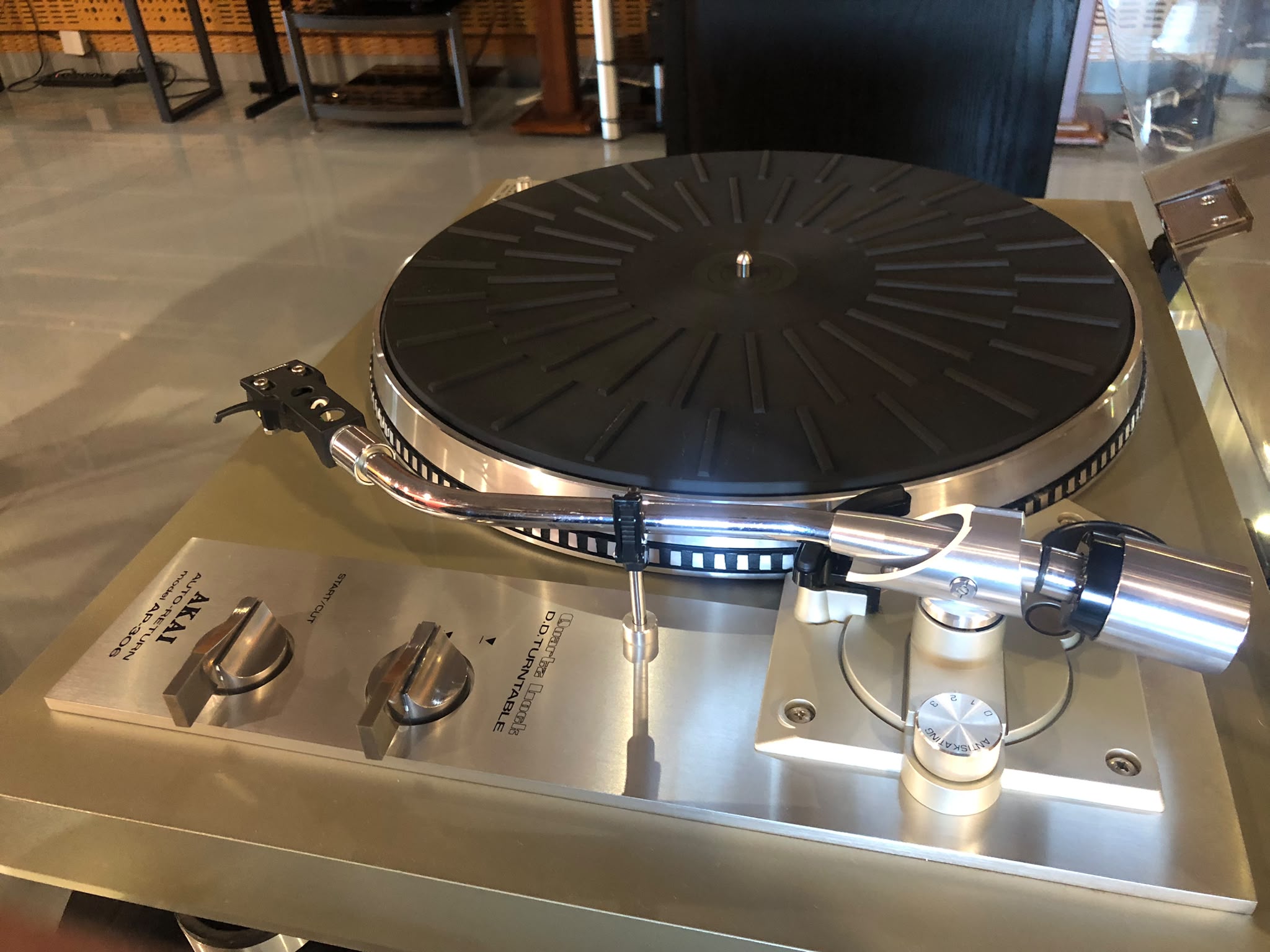 AKAI 5